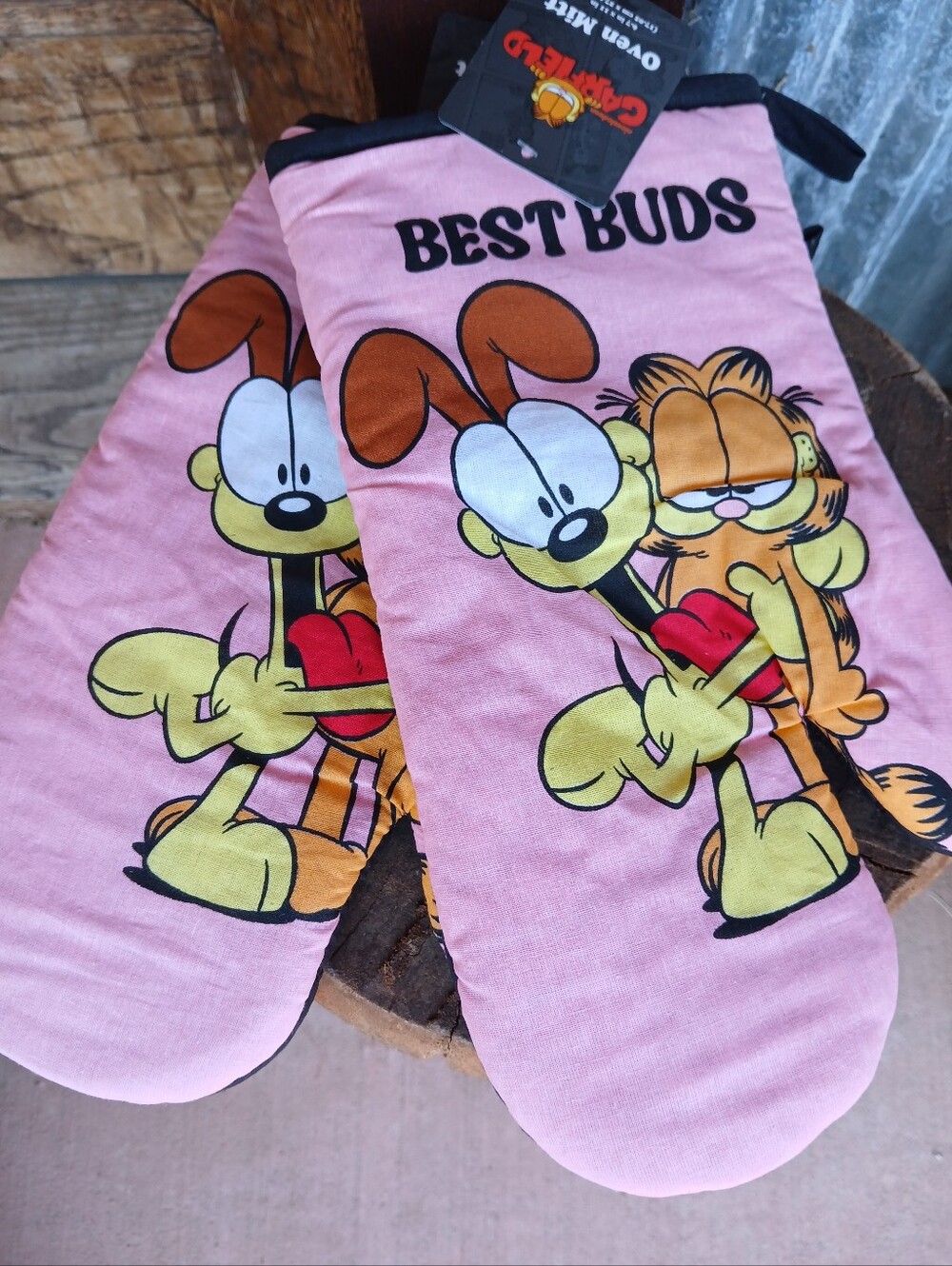 Brand New With Tags (NWT) official Nickelodeon Garfield and Odie oven mitts